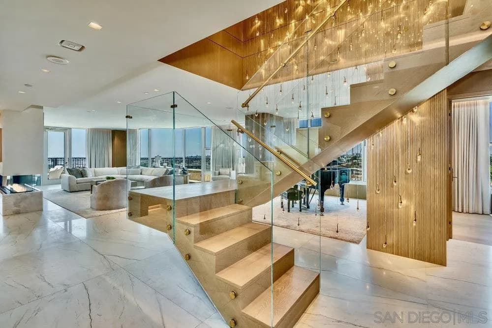 2500 6th Ave Penthouse 4