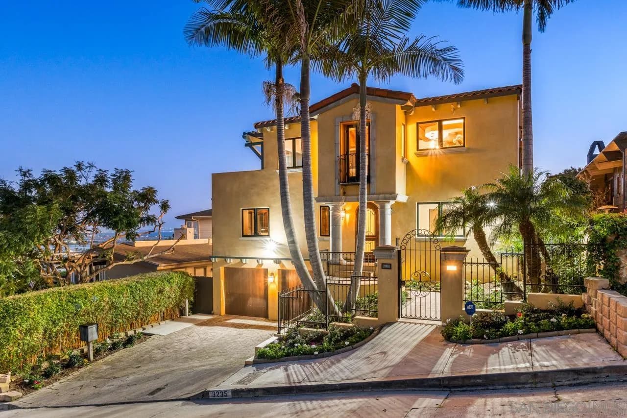 3235 Harbor View Dr