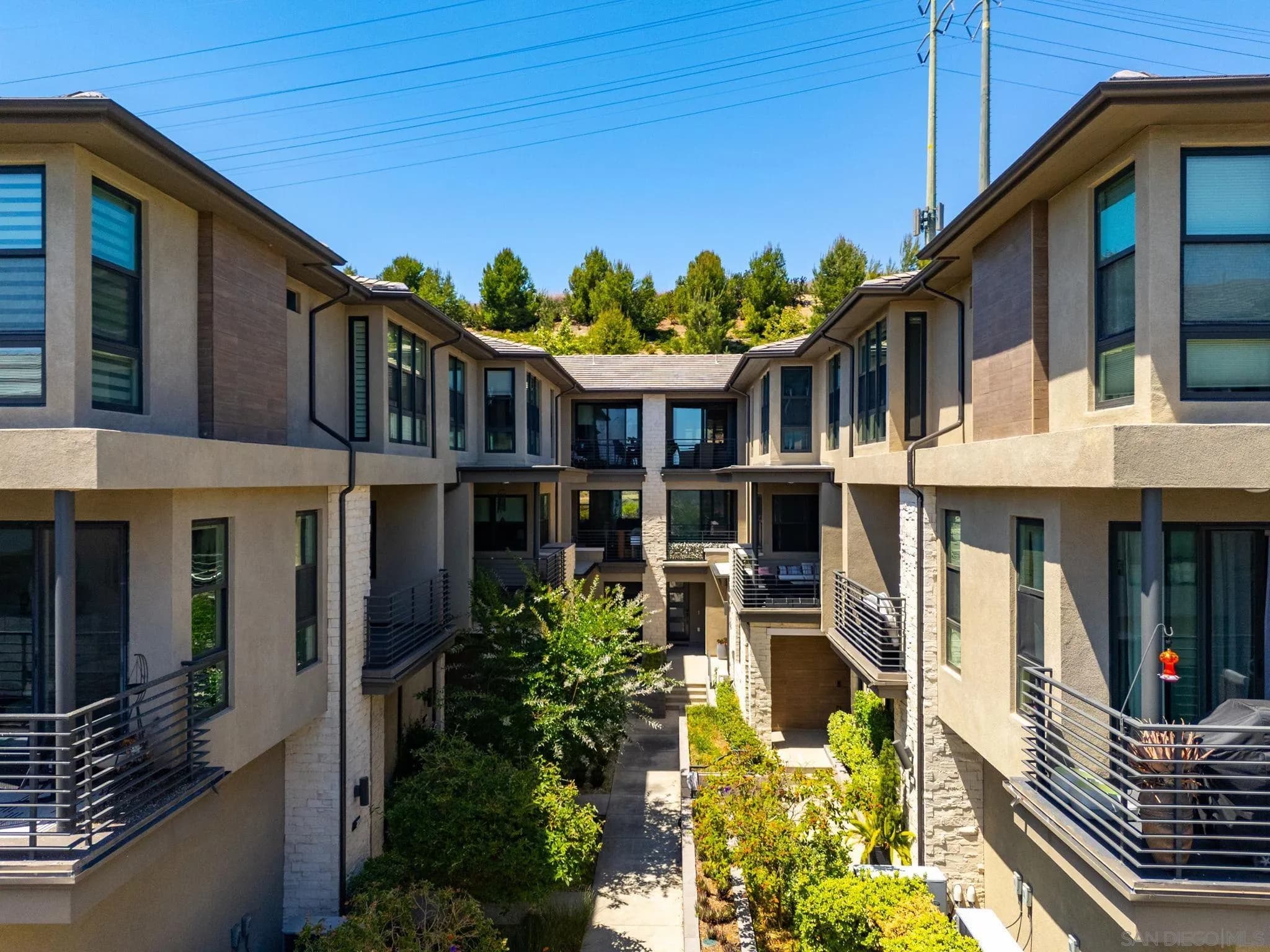 2836 Via Alta Pl