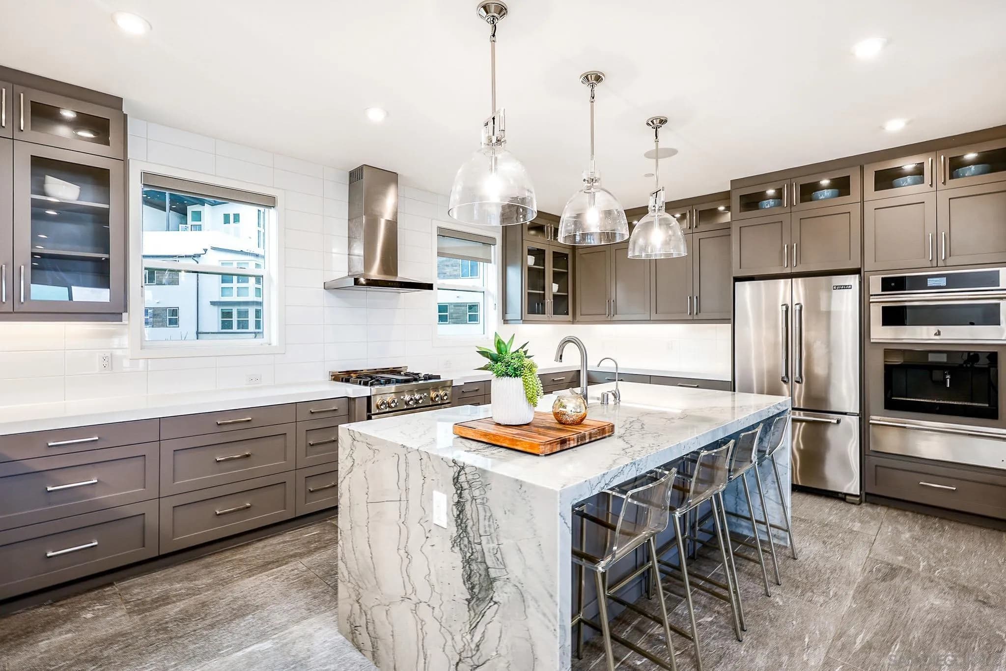 2858 Avella Cir