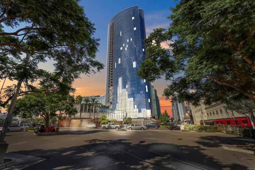 888 W E Street 3902